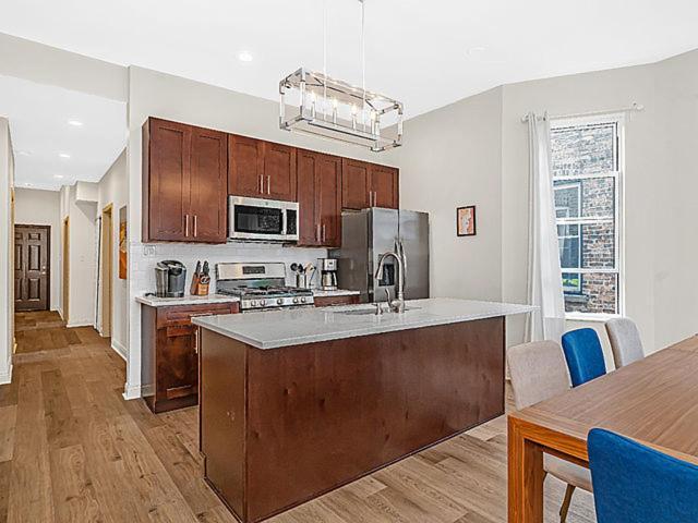 Spacious 5-Br Apt Next To Transit Free Parking Chicago Extérieur photo